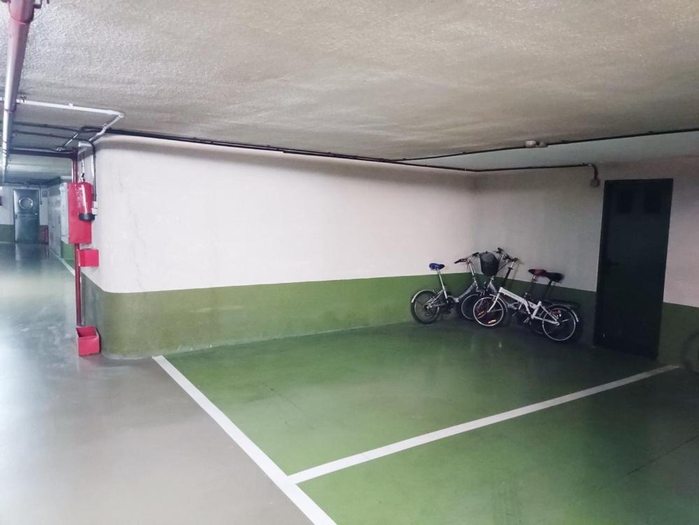 Lore - Parking Y Bicis Gratis San Sebastián Exterior photo